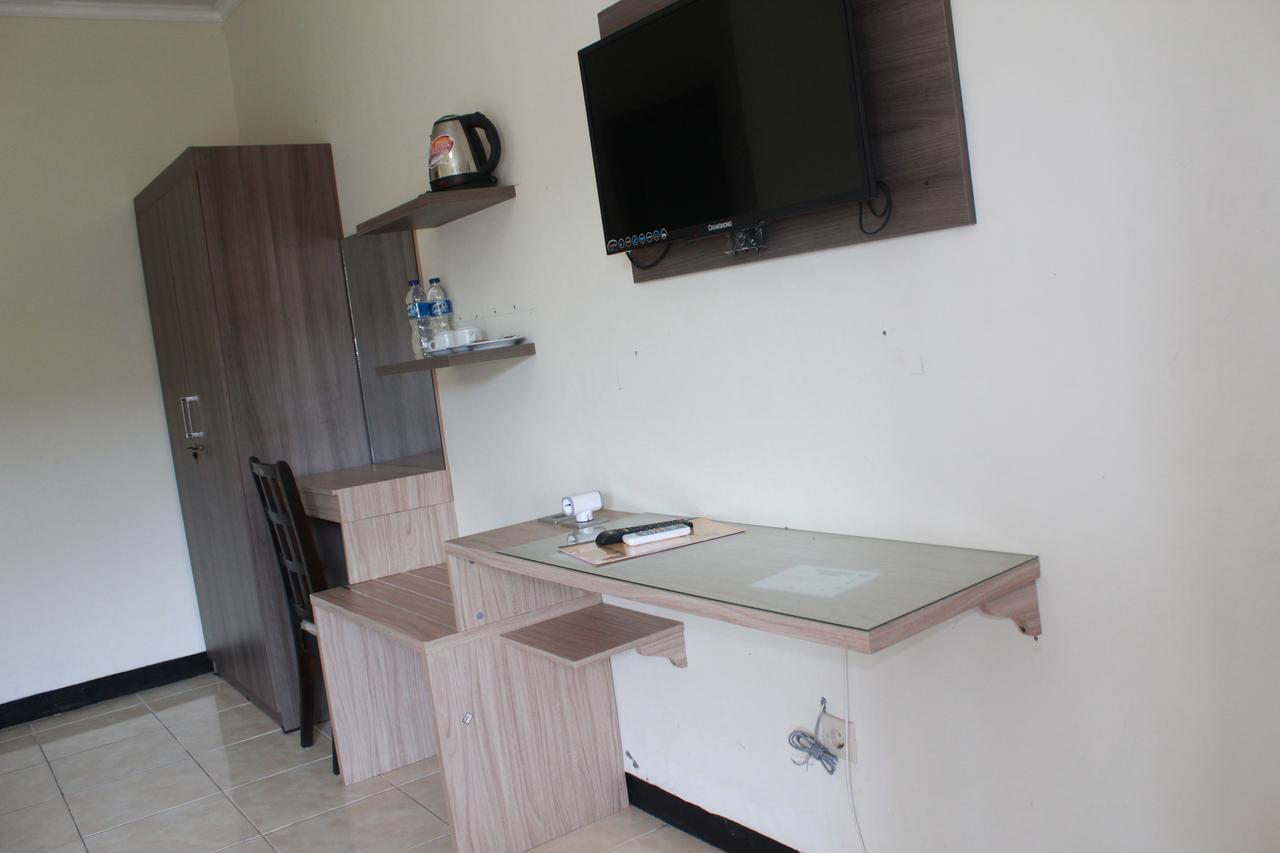 Mega Bintang Sweet Hotel 2 Cepu Bagian luar foto
