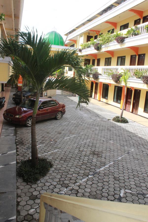 Mega Bintang Sweet Hotel 2 Cepu Bagian luar foto