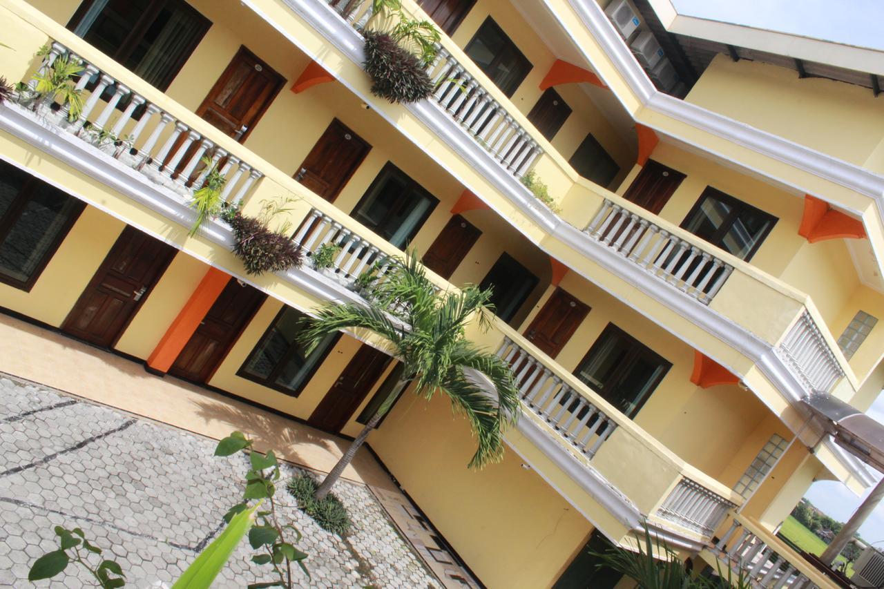 Mega Bintang Sweet Hotel 2 Cepu Bagian luar foto
