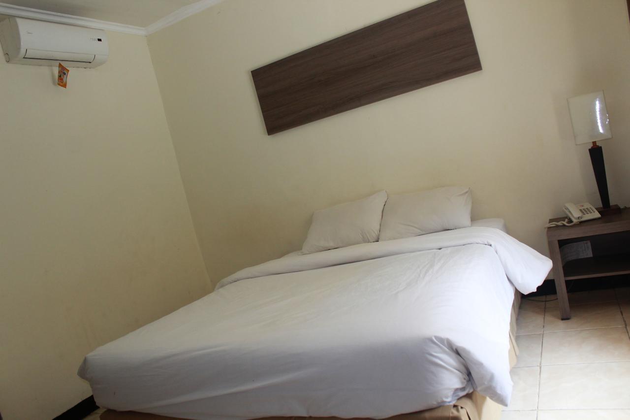 Mega Bintang Sweet Hotel 2 Cepu Bagian luar foto