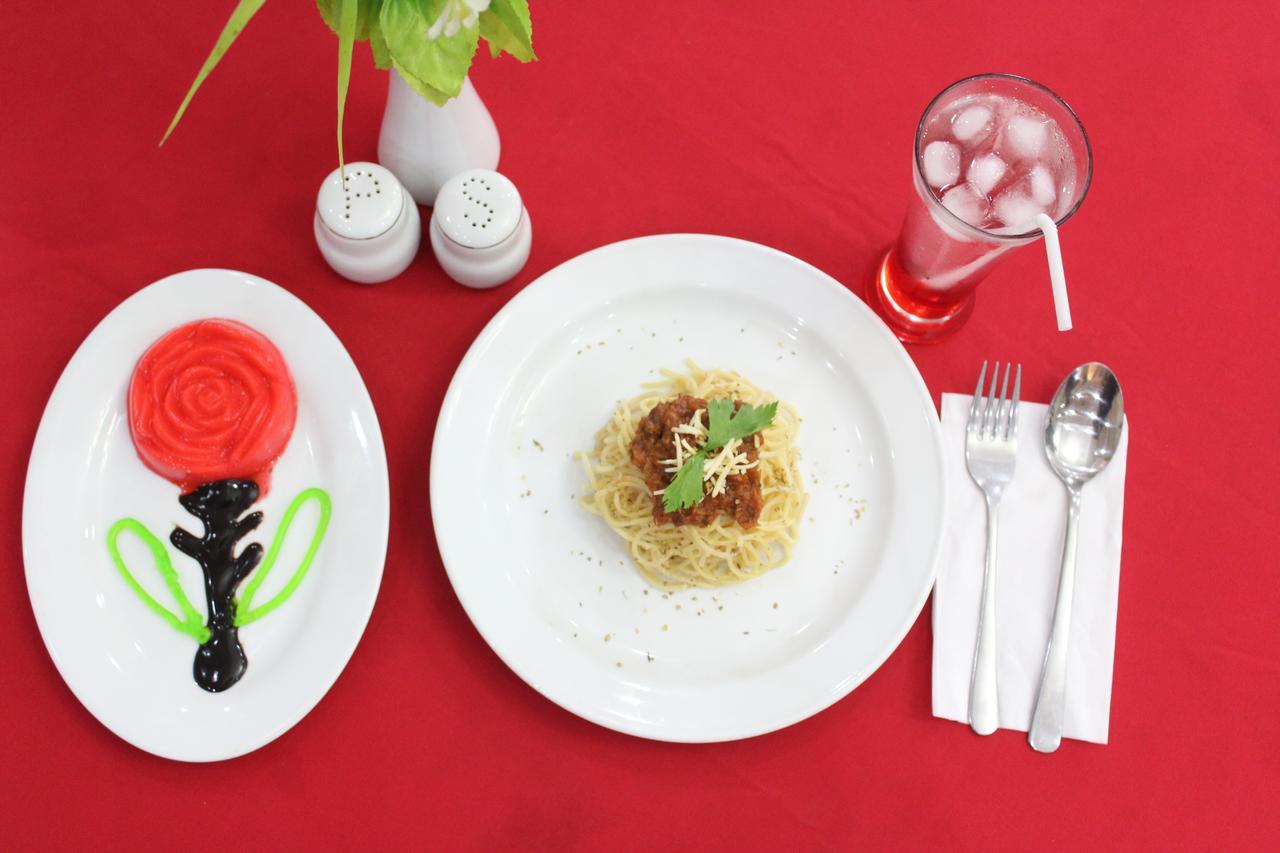 Mega Bintang Sweet Hotel 2 Cepu Bagian luar foto