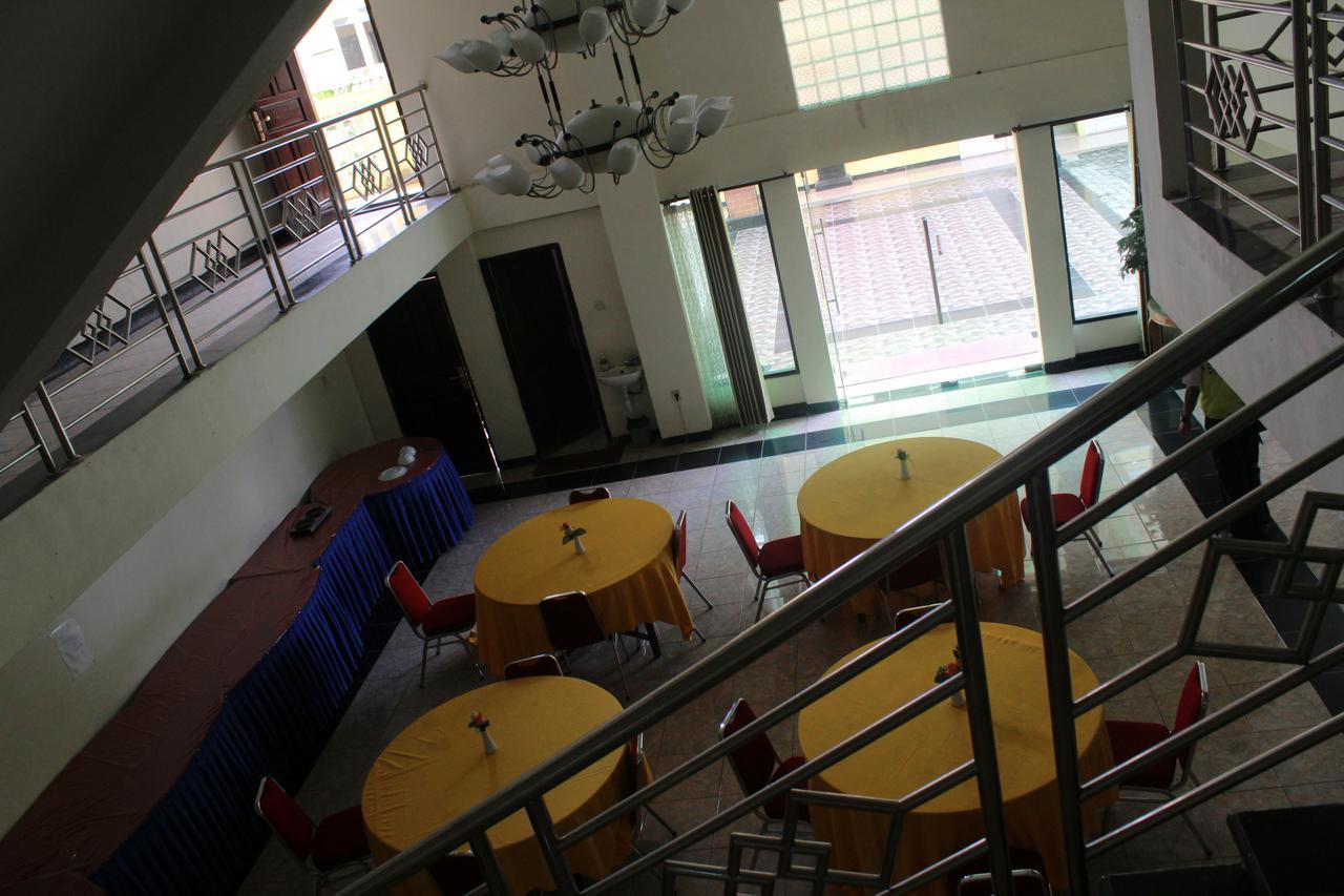 Mega Bintang Sweet Hotel 2 Cepu Bagian luar foto