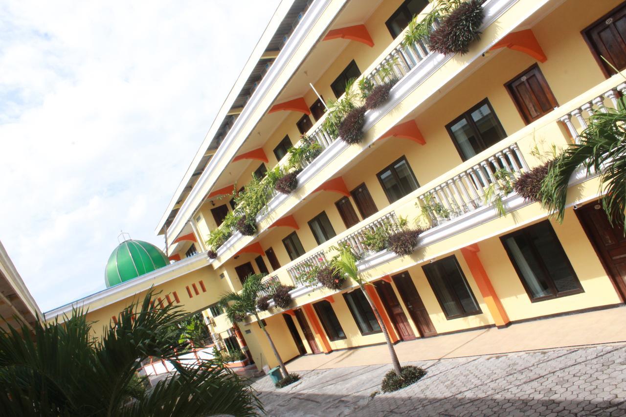 Mega Bintang Sweet Hotel 2 Cepu Bagian luar foto