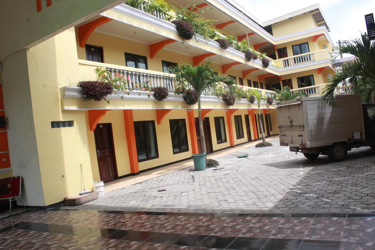 Mega Bintang Sweet Hotel 2 Cepu Bagian luar foto