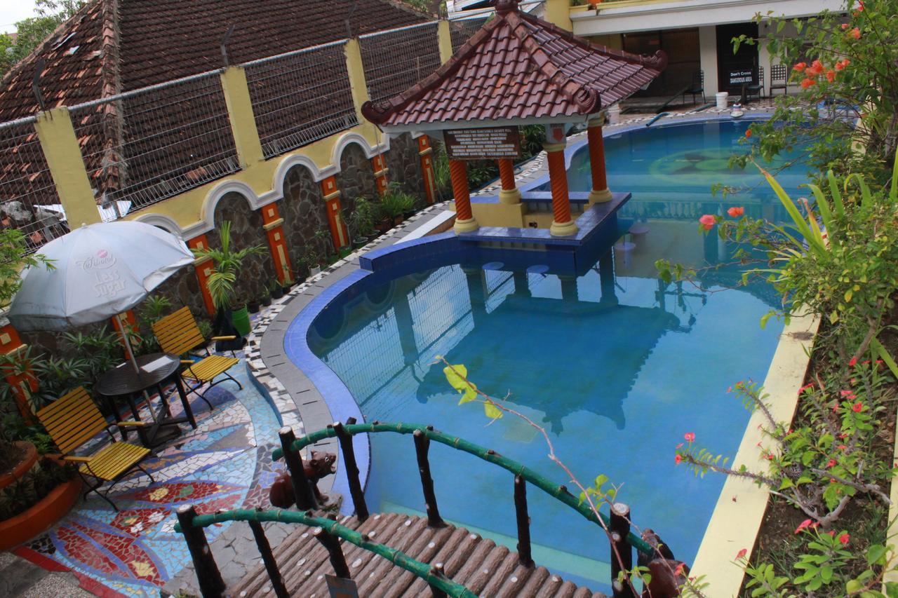 Mega Bintang Sweet Hotel 2 Cepu Bagian luar foto
